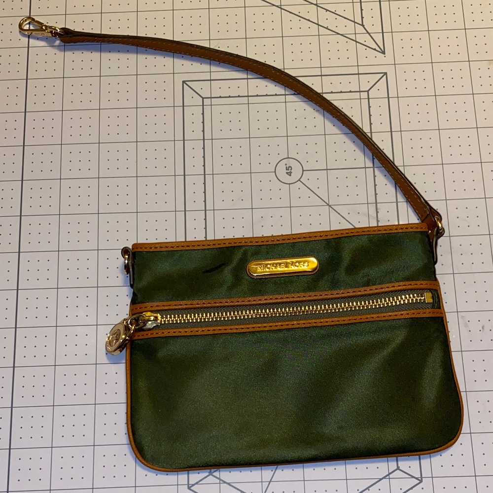 EUC Michael Kors Kempton nylon wristlet